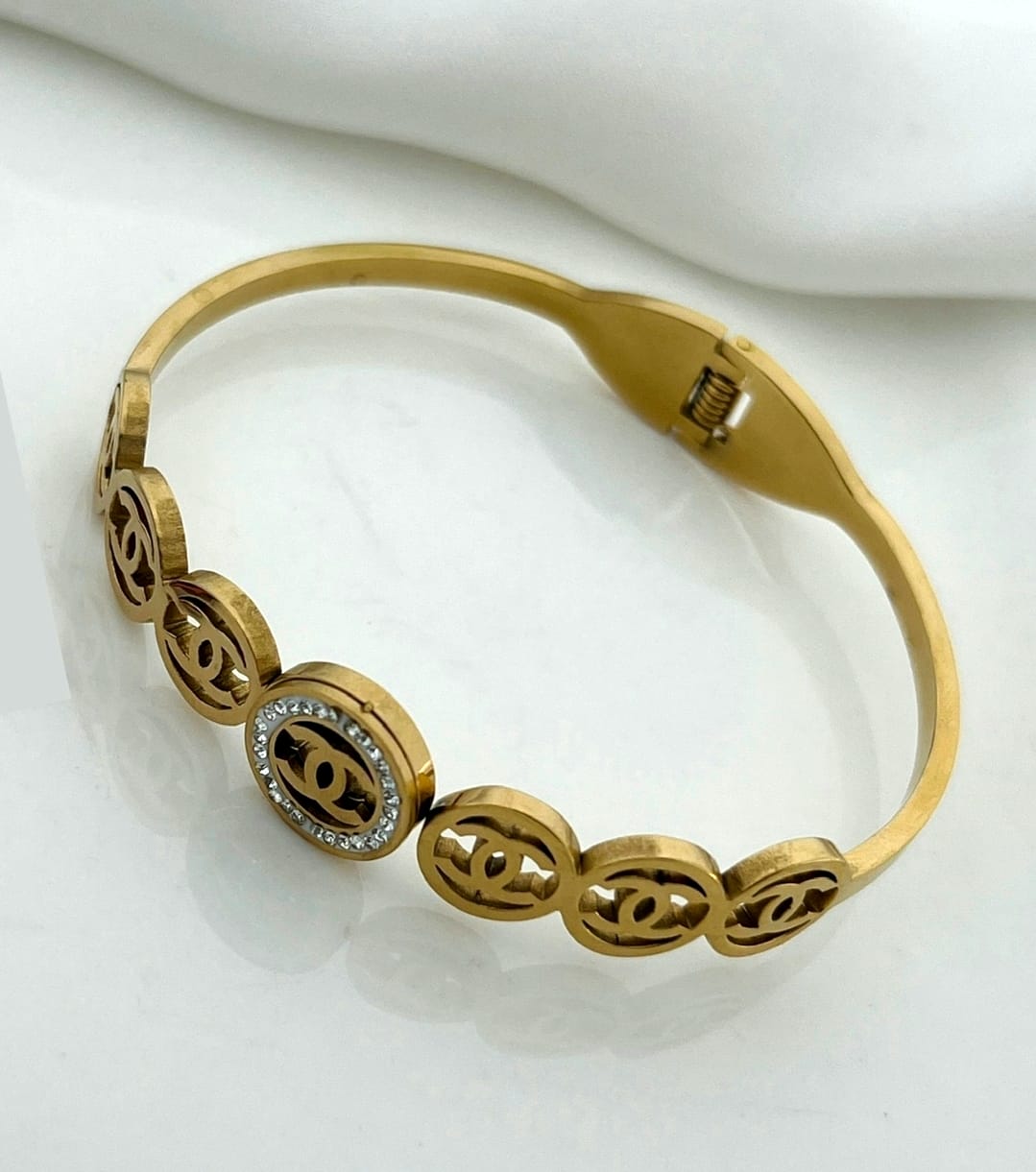 Tory Burch Handcuff And Ring