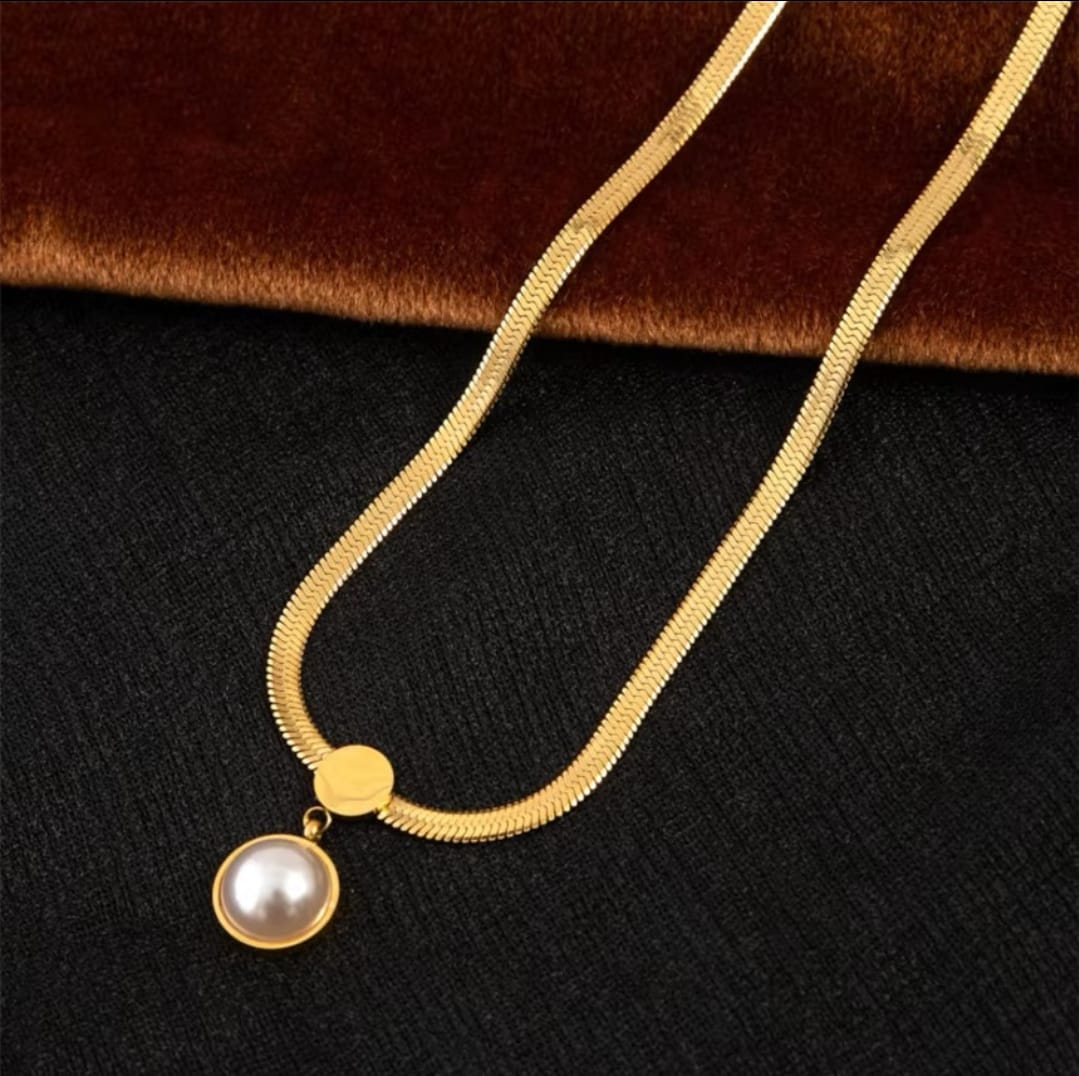 Pearl Snake Chain Pendant